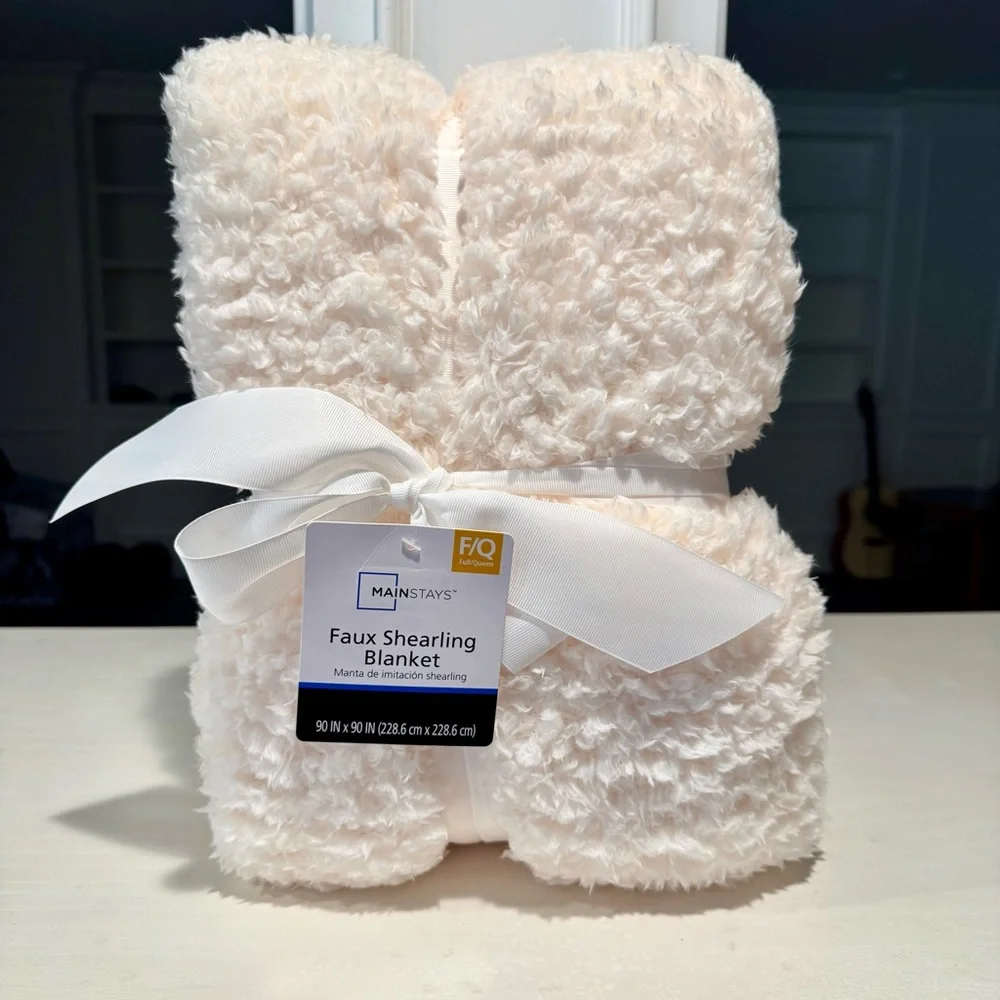 Mainstays Soft Cream Faux Shearling Blanket Full/Queen NWT